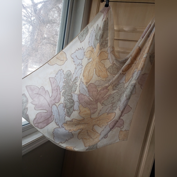 Liz Claiborne Silk Leaf Patterned Scarf in Cream and Tan 30" By 31" - Picture 6 of 6